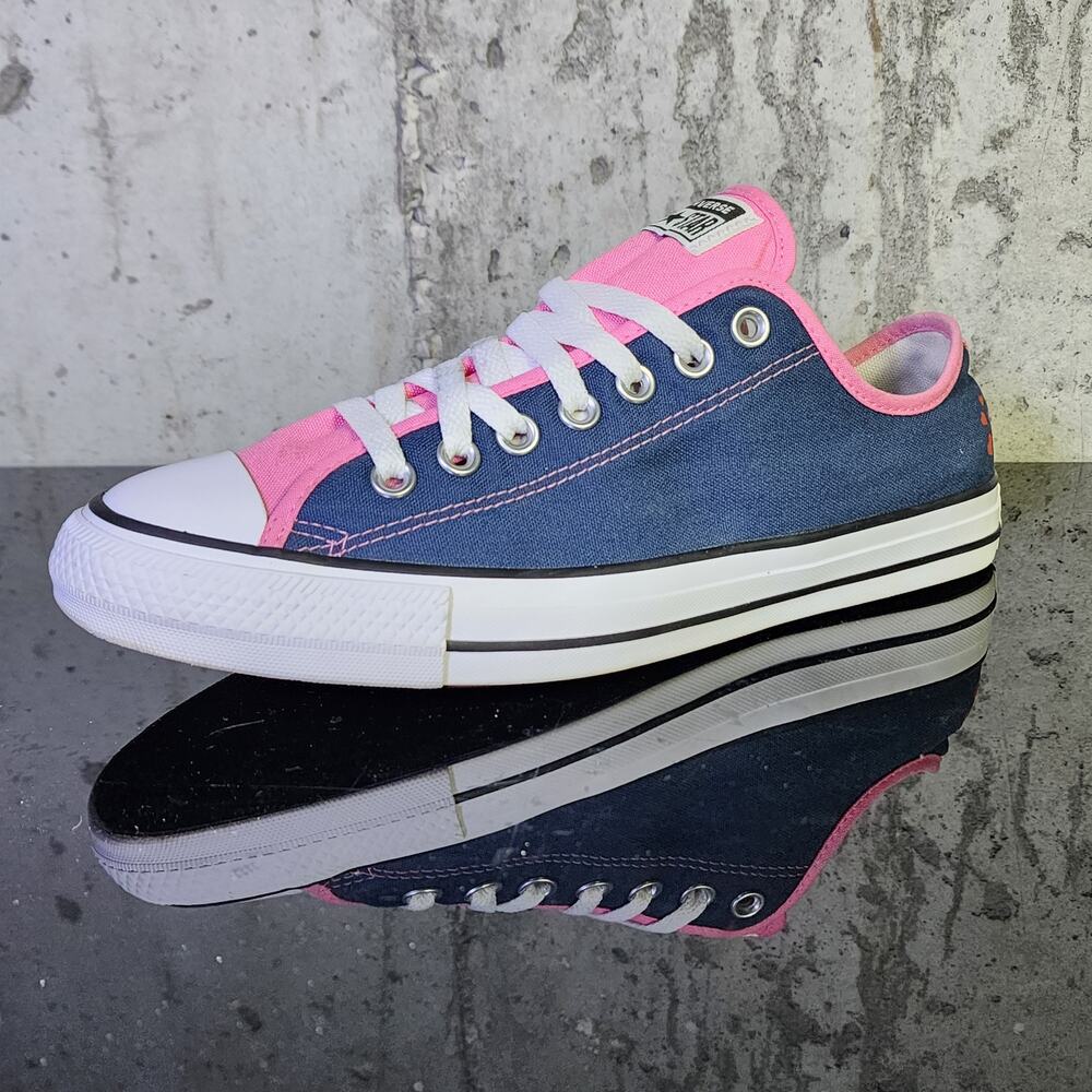 COND 9.5/10 Converse YOU Hart sneakers, size 10.5 Womans